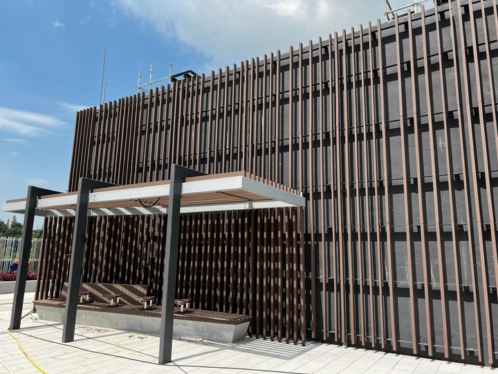 North Lantau Hospital composite wood grille trellis bench — photo 2